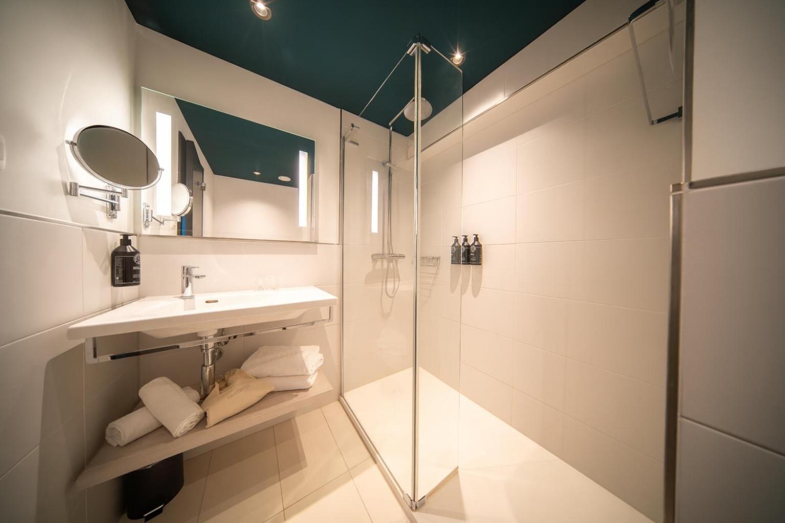 Superior Room with King Bed and Sofa Bed,1703554112:JPEG